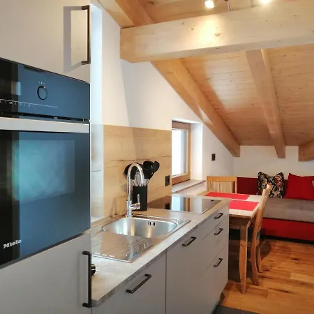 Haus Larcher *
