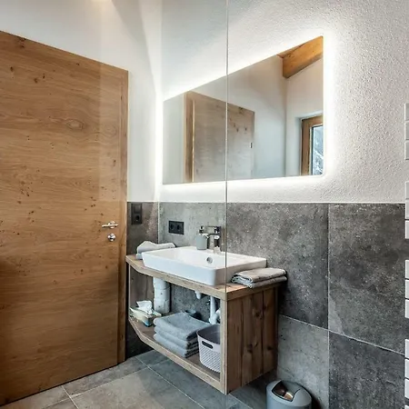 Haus Larcher 아파트 *