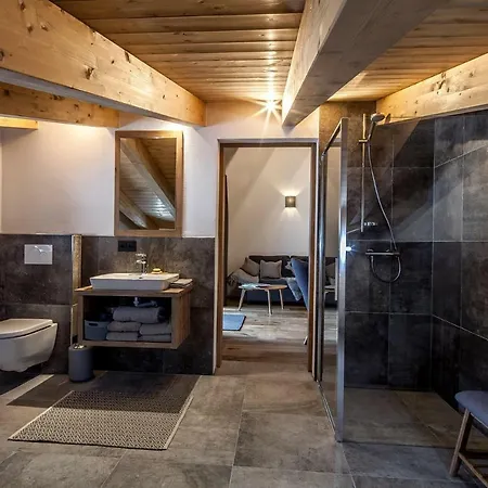 Haus Larcher 아파트