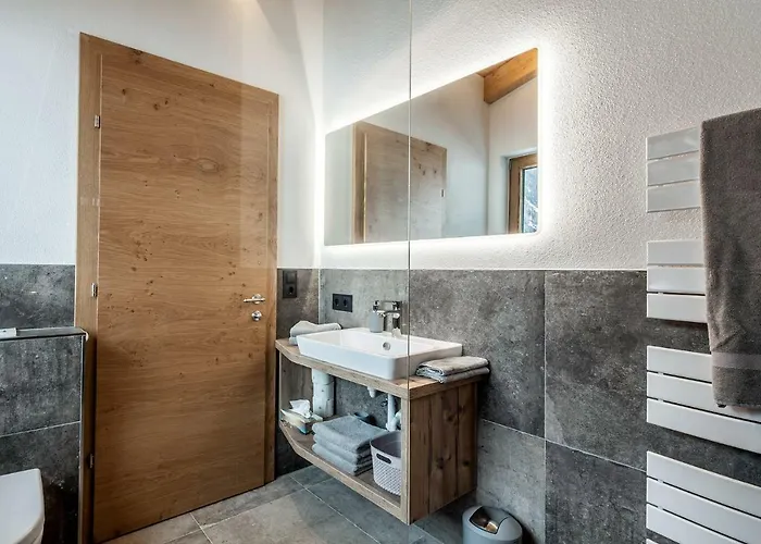 Haus Larcher דירה *