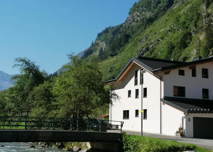 Апартаменты Haus Larcher *